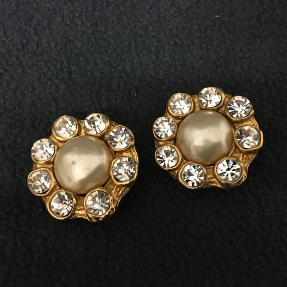 CHANEL Jewelry - CHANEL Gold Plated Pearl/Cyrstal Vintage Earrings